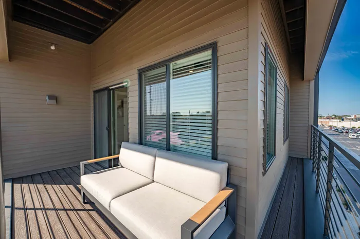 Heritage-Apartments-Springfield-Missouri-Garrison-Furnished-Two-Bed-Apartment-301-Patio-Seating