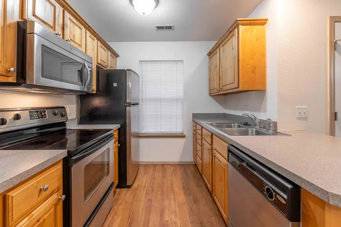 Battlefield-Park-Apartments-Springfield-Missouri-Studio-Kitchen