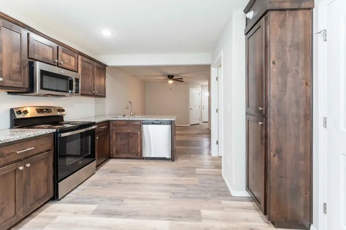 Oakwood-Heights-Townhomes-Republic-Missouri-Two-Bedroom-Home-Kitchen-Dining-Space