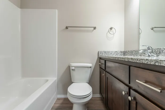 Oakwood-Heights-Townhomes-Republic-Missouri-Two-Bedroom-Home-Secondary-Bathroom