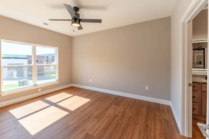 Township-28-Apartments-Springfield-Missouri-Building-H-Premium-Three-Bed-C-Primary-Bedroom