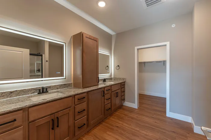 Township-28-Apartments-Springfield-Missouri-Building-H-Premium-Three-Bed-C-Primary-Bathroom-And-Closet