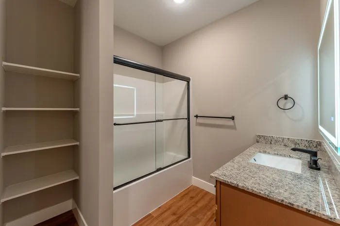 Township-28-Apartments-Springfield-Missouri-Building-H-Premium-Three-Bed-C-Secondary-Bathroom