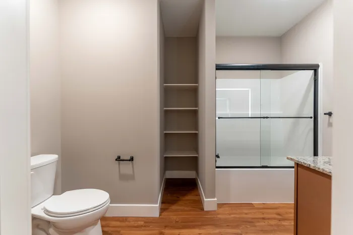 Township-28-Apartments-Springfield-Missouri-Building-H-Premium-Three-Bed-C-Secondary-Bathroom-Entrance