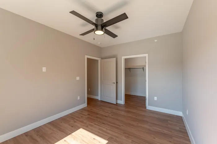 Township-28-Apartments-Springfield-Missouri-Building-H-Premium-Three-Bed-C-Second-Bedroom-Closet