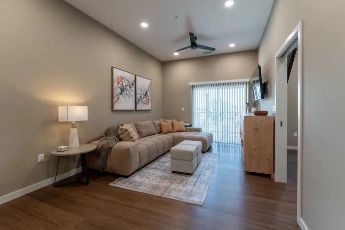 Heritage-Apartments-Springfield-Missouri-Bennett-Furnished-1-Bed-ADA-Unit-Living-Room