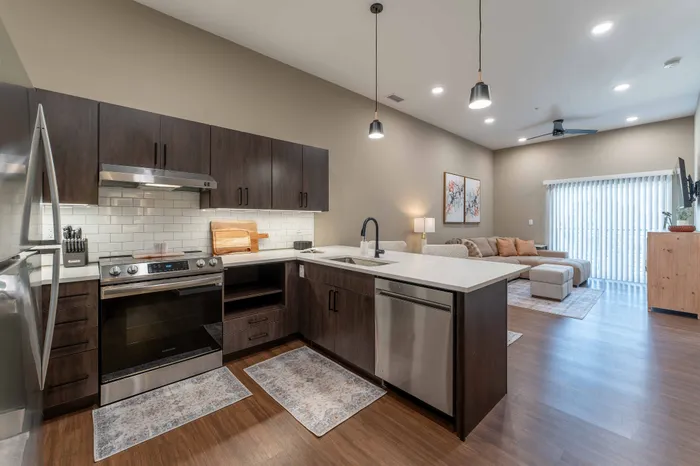 Heritage-Apartments-Springfield-Missouri-Bennett-Furnished-1-Bed-ADA-Unit-Kitchen-Living-Room-Open-Layout