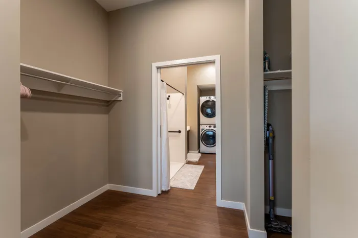 Heritage-Apartments-Springfield-Missouri-Bennett-Furnished-1-Bed-ADA-Unit-Bathroom-View-From-Closet