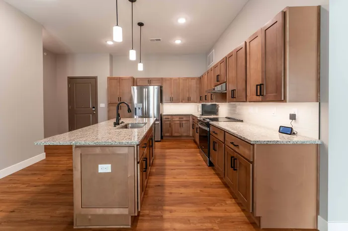 Township-28-Apartments-Springfield-Missouri-Building-H-Premium-Three-Bed-ADA-Unit-Kitchen-Island