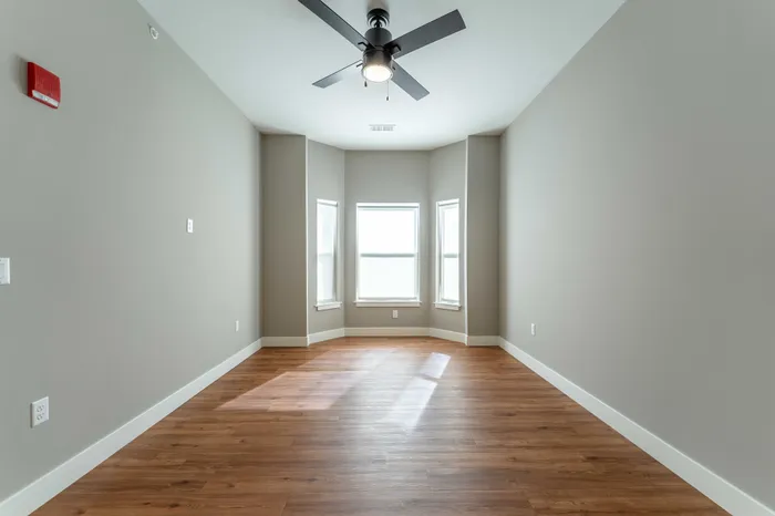 Township-28-Apartments-Springfield-Missouri-Building-H-Premium-Three-Bed-ADA-Unit-Primary-Bedroom-Window-Cove