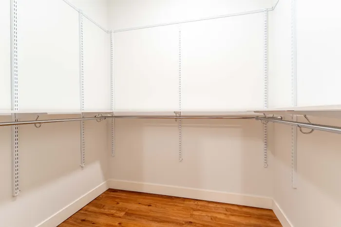 Township-28-Apartments-Springfield-Missouri-Building-H-Premium-Three-Bed-ADA-Unit-Primary-Bedroom-Closet