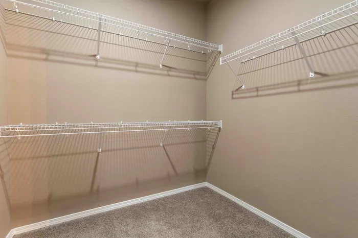 Veranda-Vistas-Apartments-Springfield-Missouri-Furnished-Two-Bedroom-Primary-Walk-In-Closet