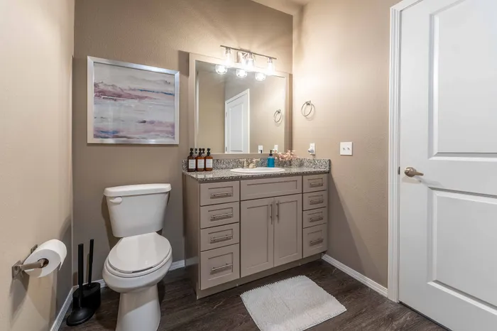 Veranda-Vistas-Apartments-Springfield-Missouri-Furnished-Two-Bedroom-Secondary-Bathroom