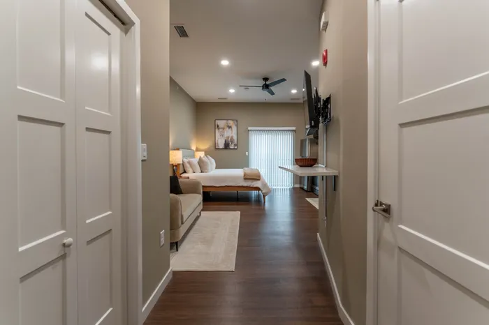 Heritage-Luxury-Apartments-Springfield-Missouri-Furnished-Micro-Studio-509-Entrance-Hallway