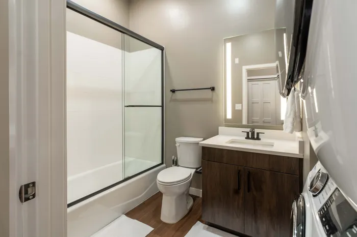 Heritage-Luxury-Apartments-Springfield-Missouri-Furnished-Micro-Studio-509-Bathroom