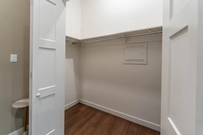 Heritage-Luxury-Apartments-Springfield-Missouri-Furnished-Micro-Studio-509-Closet