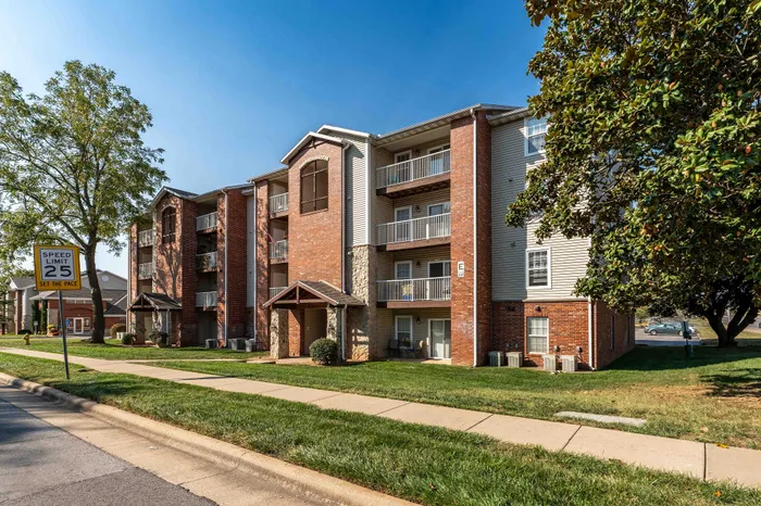 Battlefield-Park-Apartments-Springfield-Missouri-W-Battlefield-Rd-Pet-Friendly-Community