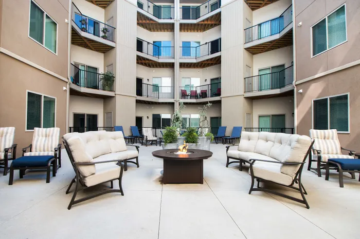 Coryell-Commons-55-Plus-Apartments-South-Springfield-Missouri-Courtyard