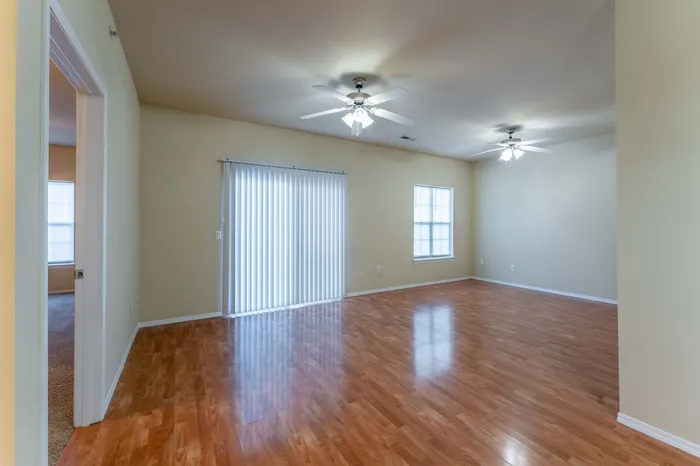 Coryell-Courts-Apartments-North-Springfield-Missouri-Off-I-44-Living-Room