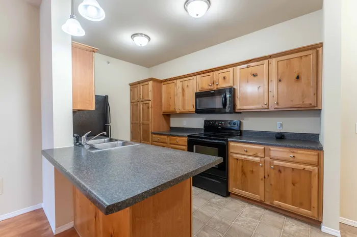 Coryell-Courts-Apartments-North-Springfield-Missouri-Off-I-44-Kitchen