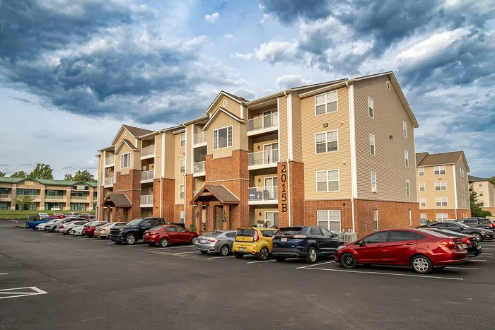 Coryell-Crossing-Apartments-Springfield-Missouri-W-Sunshine-St-Community
