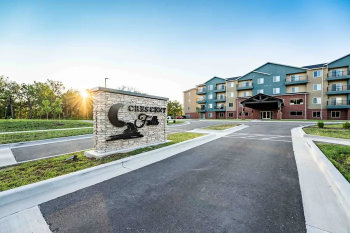 Crescent-Falls-Apartments-Joplin-Missouri-E-44th-St-Community