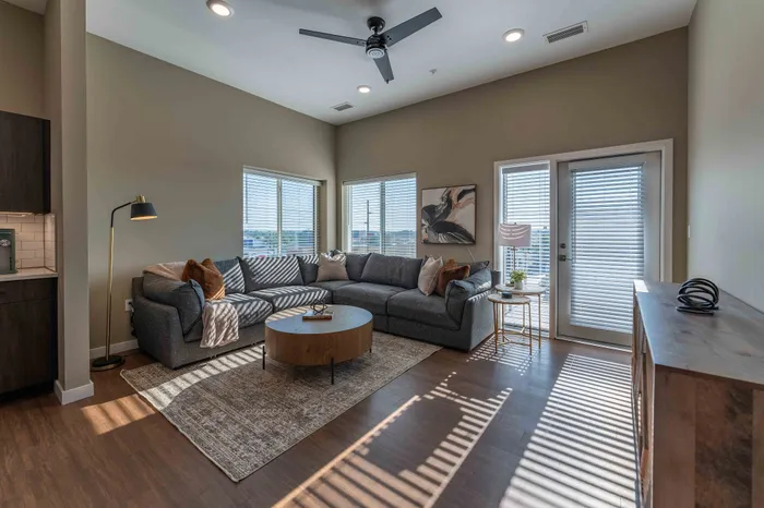 Heritage-Apartments-Springfield-Missouri-E-Battlefield-Rd-Living-Room