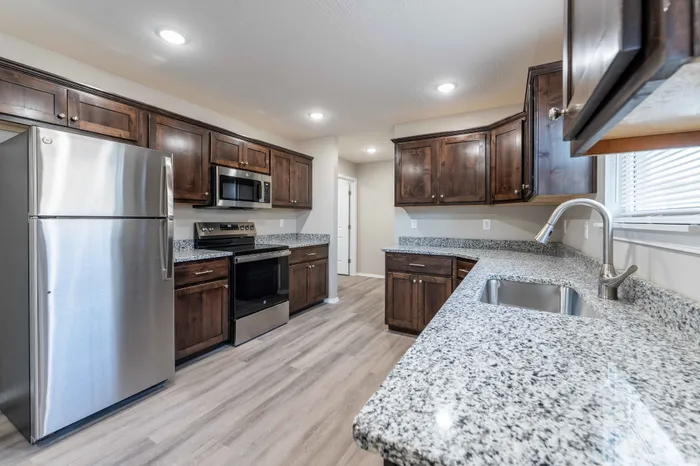 Oakwood-Heights-Townhomes-Republic-Missouri-Phase-3-Kitchen