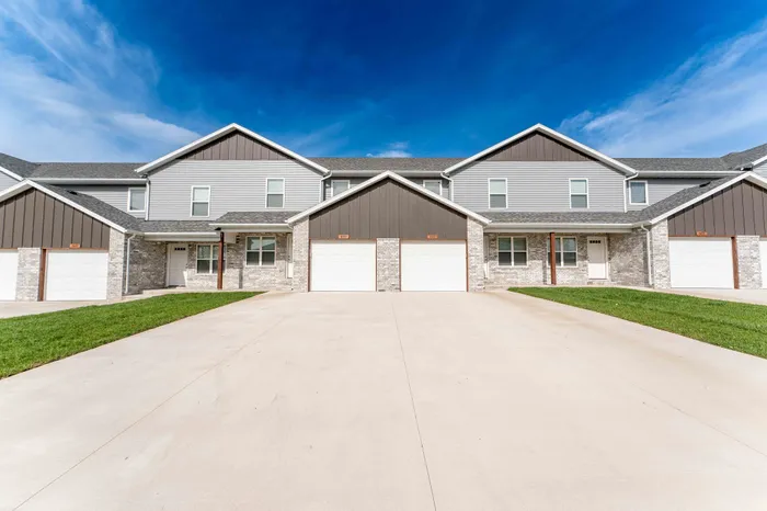 Oakwood-Heights-Townhomes-Republic-Missouri-Phase-3-Exteriors