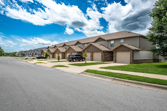 Oakwood-Heights-Townhomes-Republic-Missouri-Phase-2-Exteriors