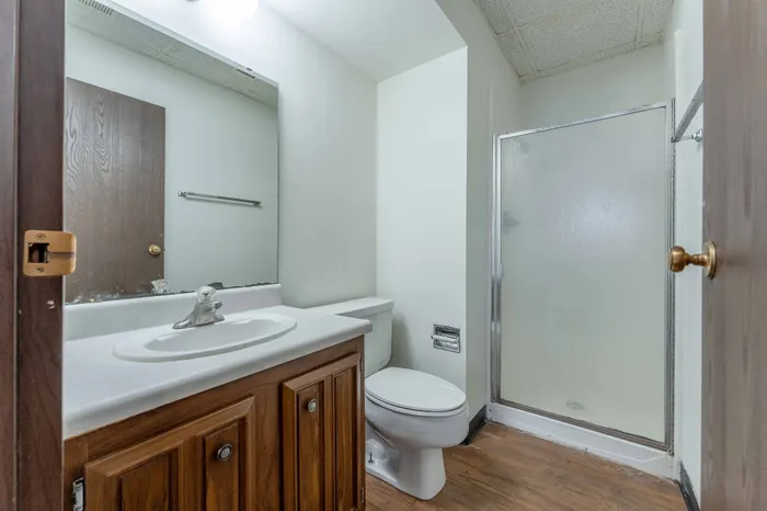 Regency-Tower-Apartments-Downtown-Springfield-Missouri-Bathroom