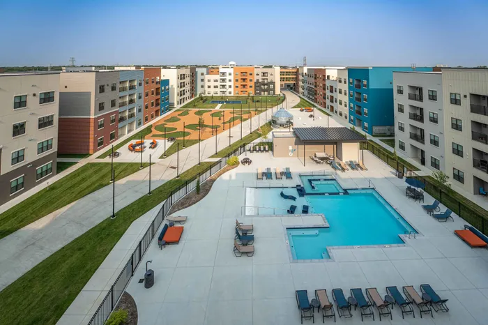 Union-Mill-Apartments-Wichita-Kansas-N-Broadmoor-Ave-Interior-Courtyard