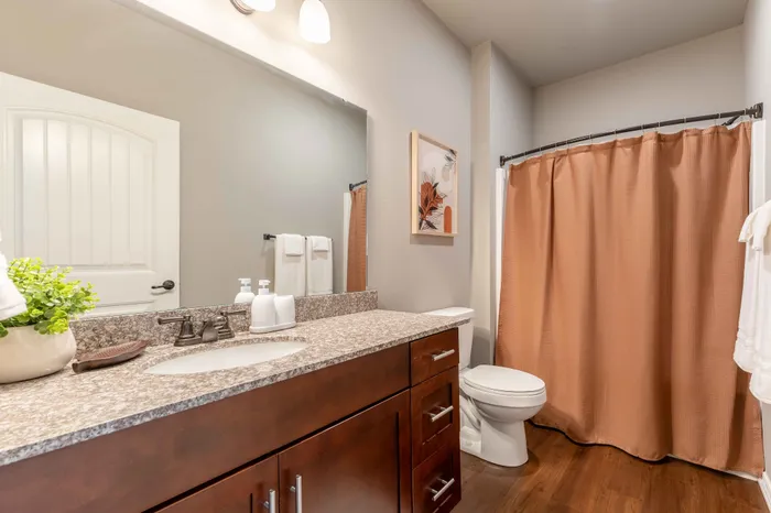 Verandas-Apartments-Springfield-Missouri-South-Campbell-Ave-Furnished-Bathroom