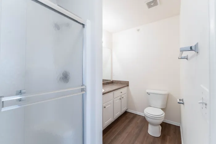 Battlefield-Park-Apartments-Springfield-Missouri-Two-Bedroom-Primary-Bathroom