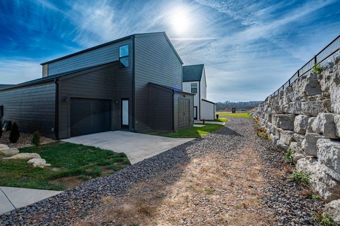 Owen-Silos-South-Springfield-Missouri-Furnished-Homes-The-Glasford-5741-Three-Bedroom-Driveway-To-Garage