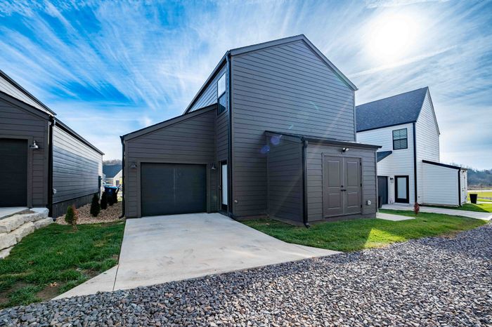 Owen-Silos-South-Springfield-Missouri-Furnished-Homes-The-Glasford-5741-Three-Bedroom-Back-Garage-Entrance