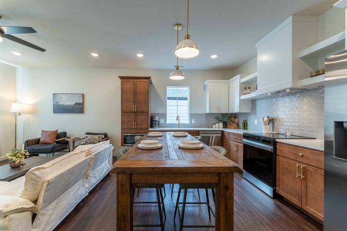 Owen-Silos-South-Springfield-Missouri-Furnished-Homes-The-Glasford-5741-Three-Bedroom-Dining-Space