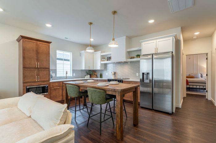 Owen-Silos-South-Springfield-Missouri-Furnished-Homes-The-Glasford-5741-Three-Bedroom-Kitchen-Dining-Space