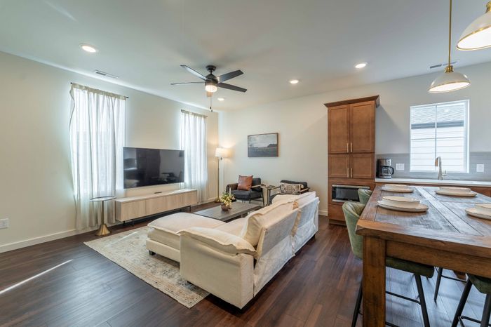 Owen-Silos-South-Springfield-Missouri-Furnished-Homes-The-Glasford-5741-Three-Bedroom-Living-Room