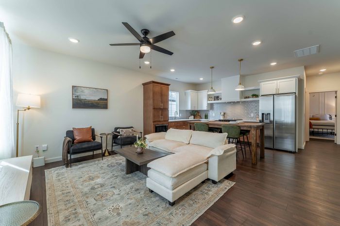 Owen-Silos-South-Springfield-Missouri-Furnished-Homes-The-Glasford-5741-Three-Bedroom-Living-Room-Kitchen-Open-Layout