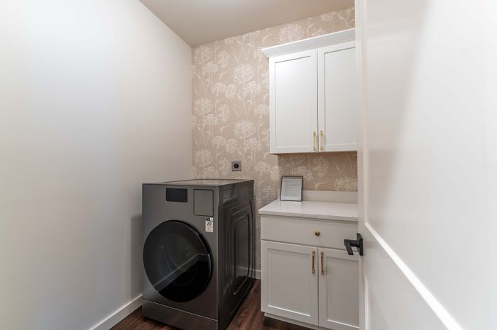 Owen-Silos-South-Springfield-Missouri-Furnished-Homes-The-Glasford-5741-Three-Bedroom-Laundry-Room