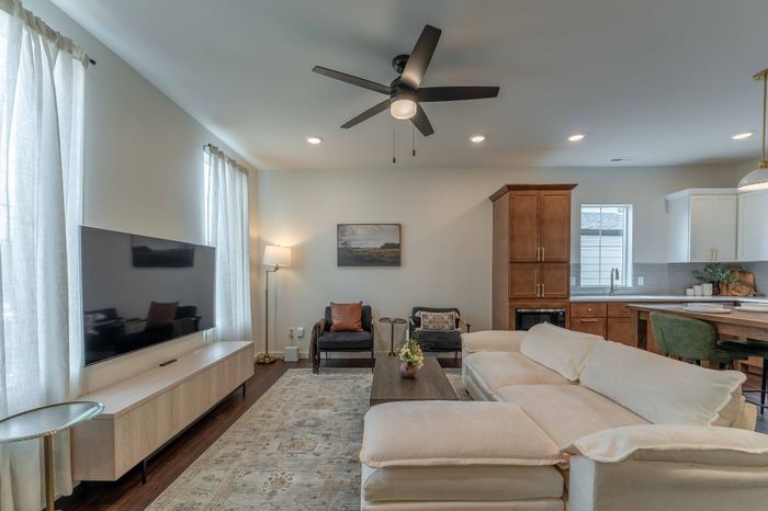 Owen-Silos-South-Springfield-Missouri-Furnished-Homes-The-Glasford-5741-Three-Bedroom-Living-Room-Seating