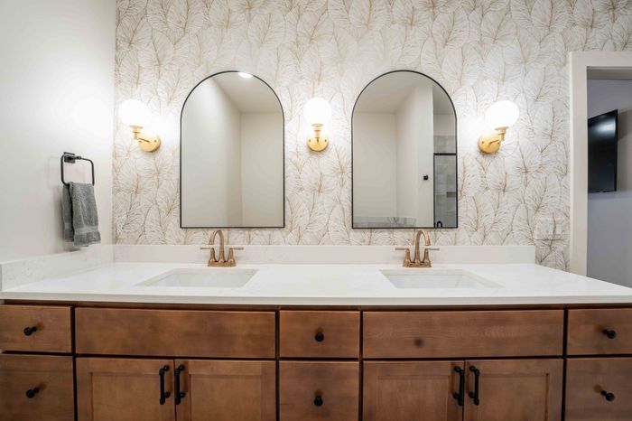 Owen-Silos-South-Springfield-Missouri-Furnished-Homes-The-Glasford-5741-Three-Bedroom-Primary-Bathroom-Double-Vanity