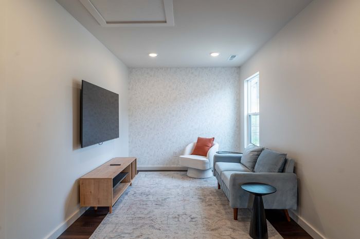 Owen-Silos-South-Springfield-Missouri-Furnished-Homes-The-Glasford-5741-Three-Bedroom-Secondary-Living-Room