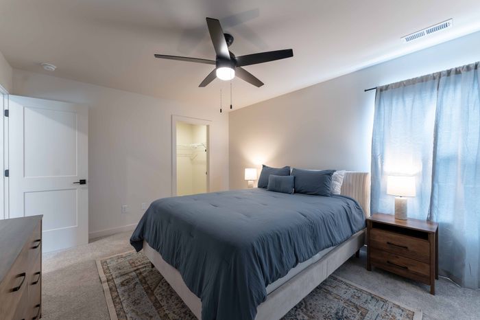 Owen-Silos-South-Springfield-Missouri-Furnished-Homes-The-Glasford-5741-Three-Bedroom-Secondary-Bedroom-Closet-Door
