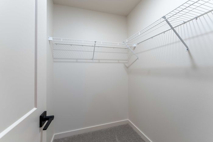 Owen-Silos-South-Springfield-Missouri-Furnished-Homes-The-Glasford-5741-Three-Bedroom-Secondary-Bedroom-Closet