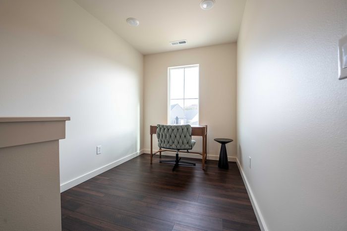 Owen-Silos-South-Springfield-Missouri-Furnished-Homes-The-Glasford-5741-Three-Bedroom-Working-Space