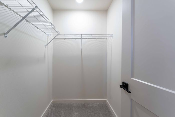 Owen-Silos-South-Springfield-Missouri-Furnished-Homes-The-Glasford-5741-Three-Bedroom-Third-Bedroom-Closet