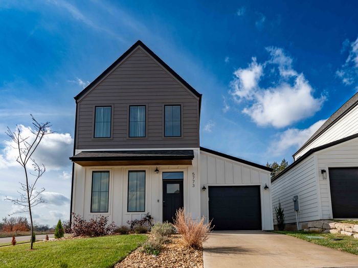 Owen-Silos-South-Springfield-Missouri-Furnished-Homes-The-Hudson-5773-Three-Bedroom-Front-Exterior
