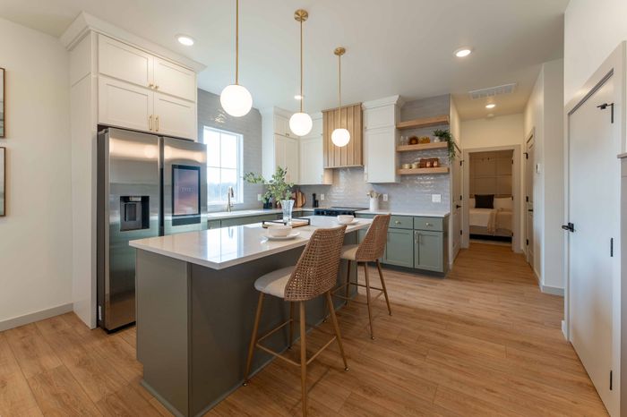 Owen-Silos-South-Springfield-Missouri-Furnished-Homes-The-Hudson-5773-Three-Bedroom-Dining-Space-And-Kitchen